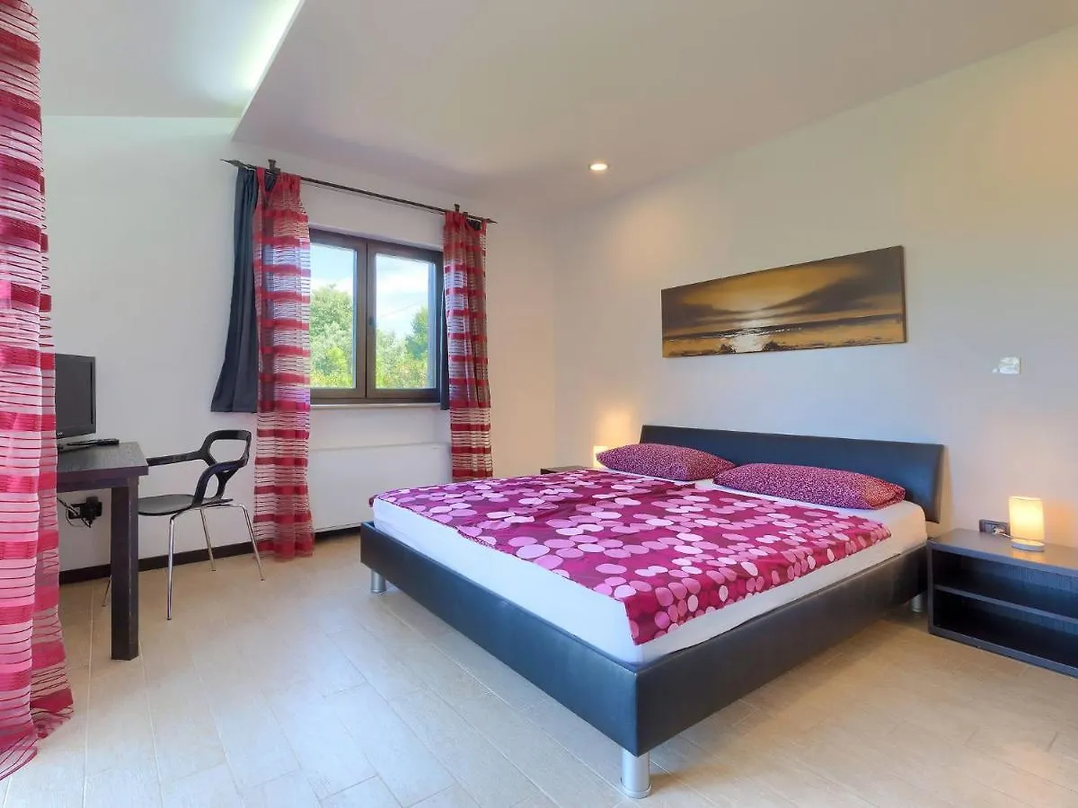 Šišan Holiday Home Andrea - Pul463 By Interhome