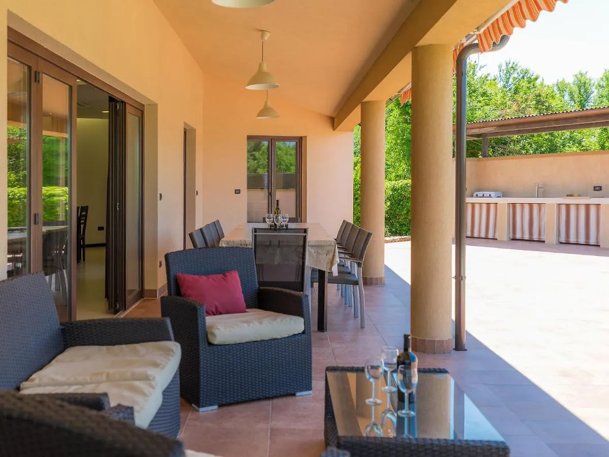 Holiday Home Andrea - Pul463 By Interhome Sisan