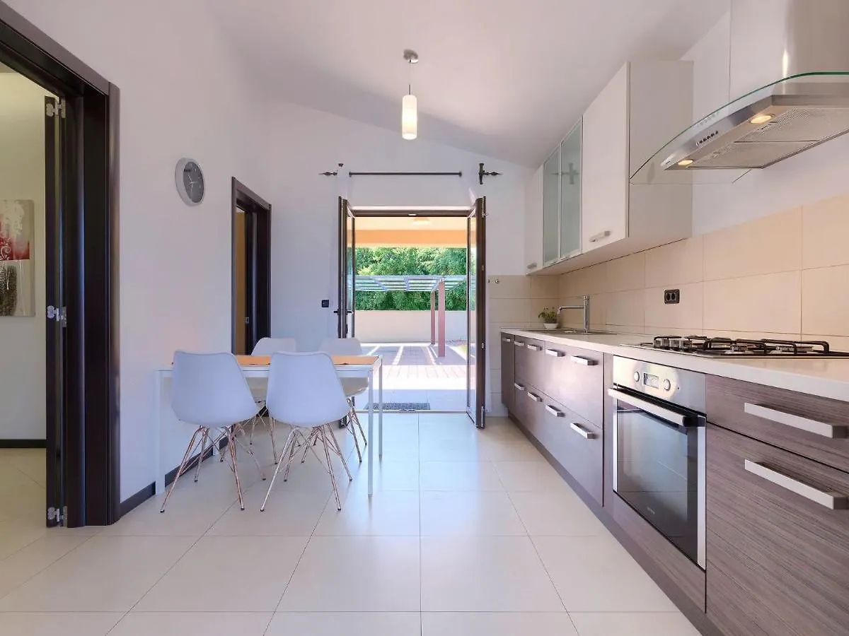 Holiday Home Andrea - Pul463 By Interhome Sisan