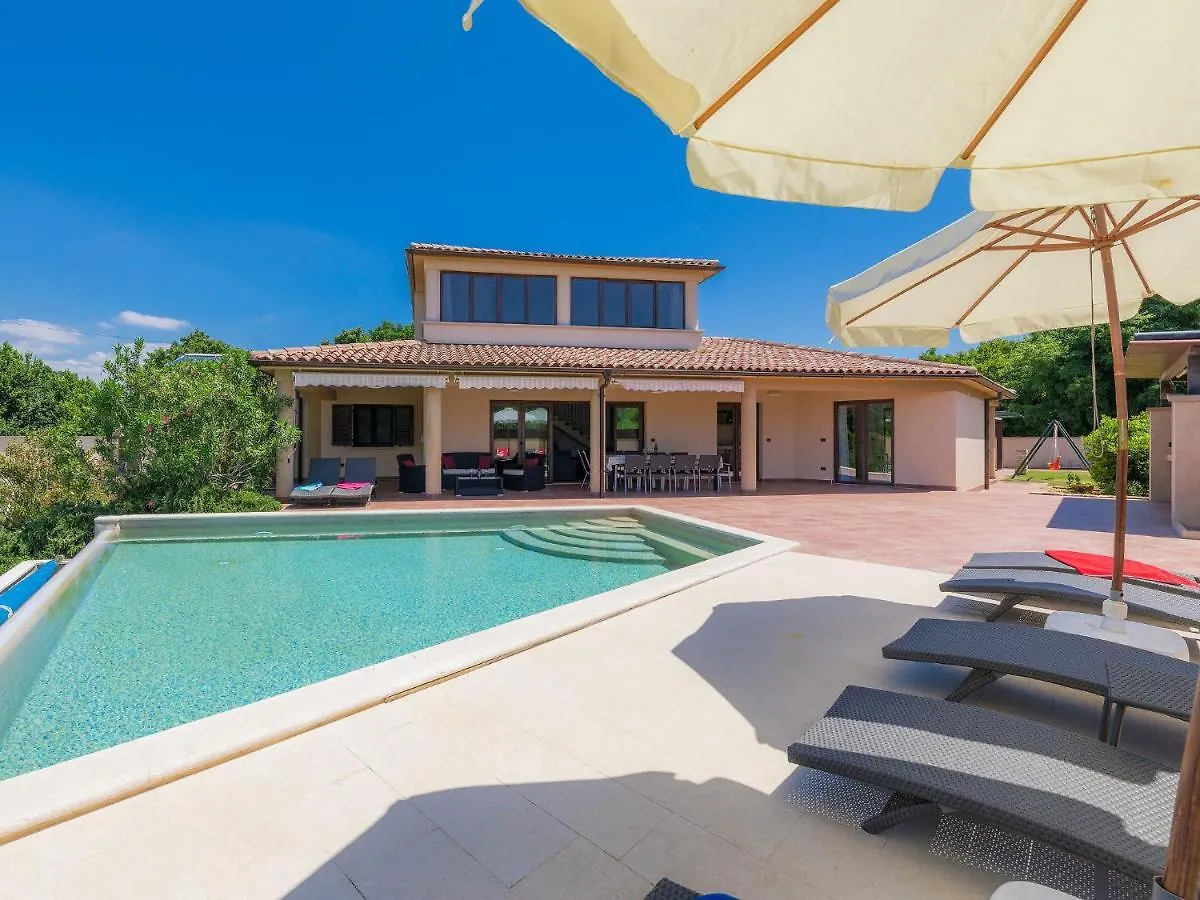 Šišan Holiday Home Andrea - Pul463 By Interhome