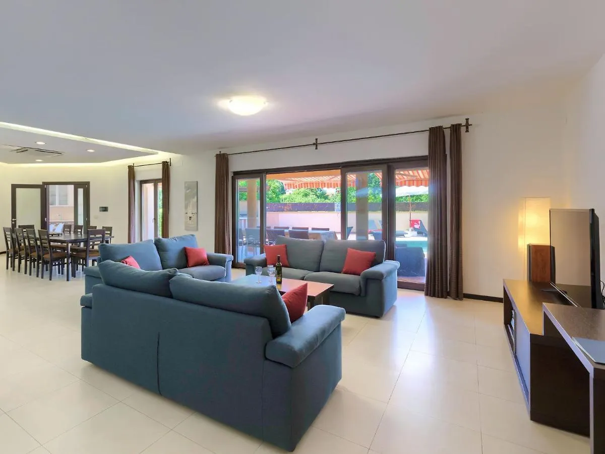 Holiday Home Andrea - Pul463 By Interhome Sisan