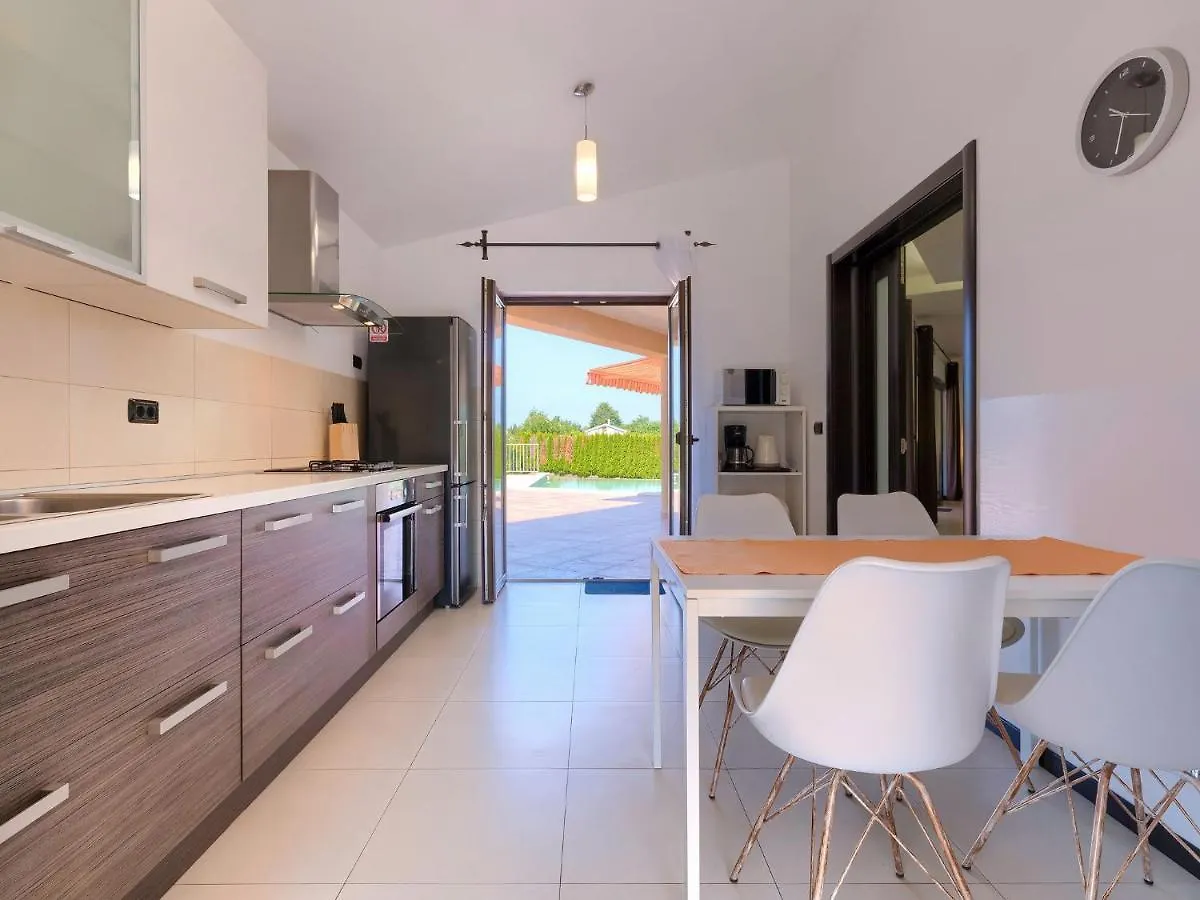 Holiday Home Andrea - Pul463 By Interhome Sisan