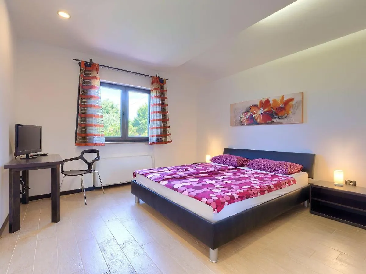 Holiday Home Andrea - Pul463 By Interhome Sisan