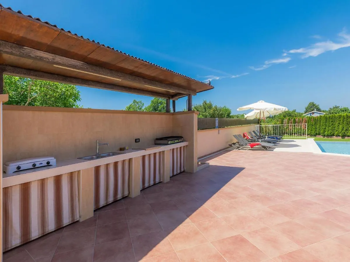 Šišan Holiday Home Andrea - Pul463 By Interhome