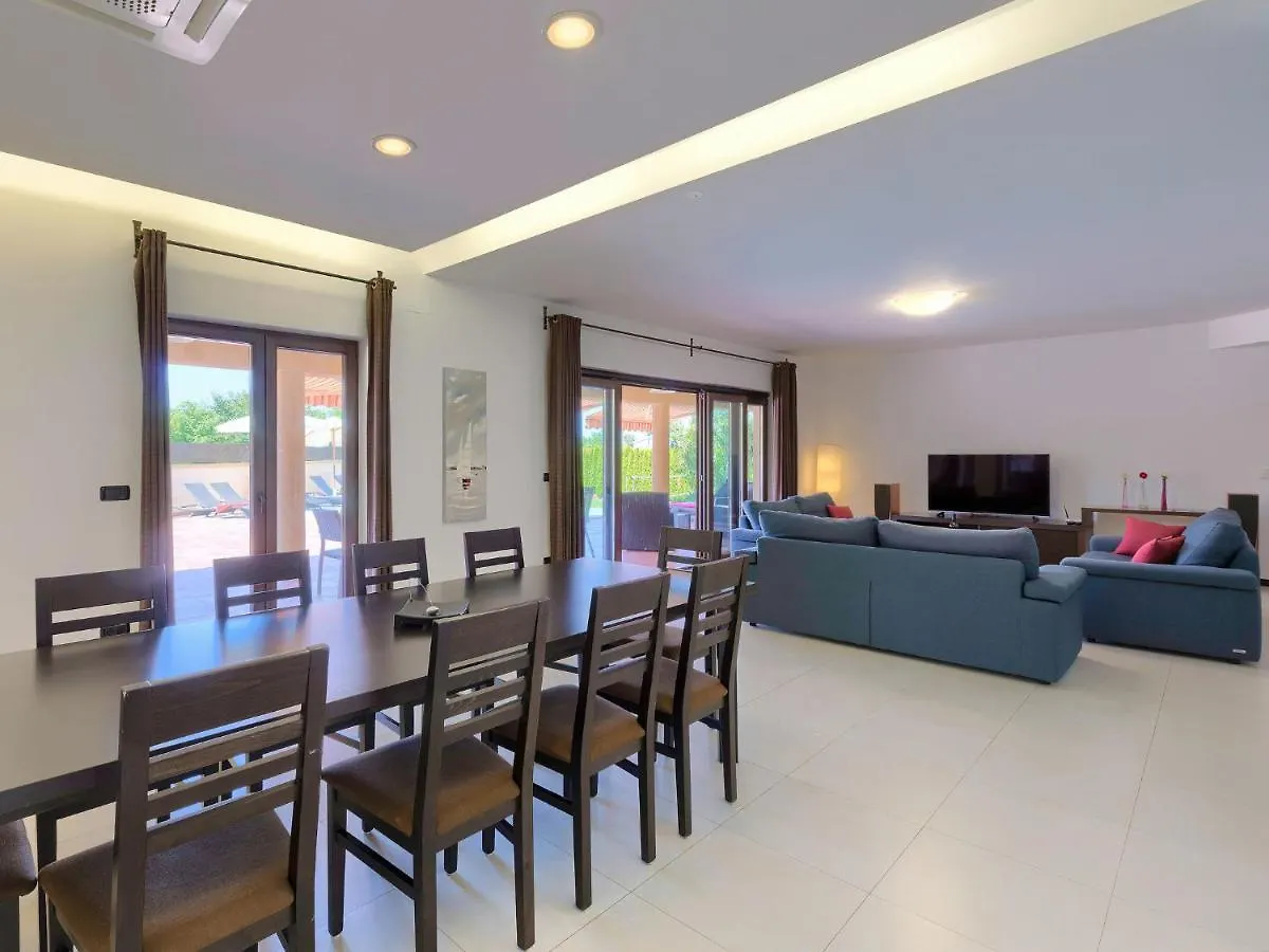 Holiday Home Andrea - Pul463 By Interhome Sisan