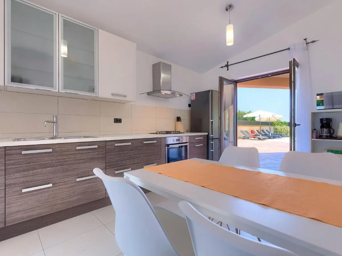Holiday Home Andrea - Pul463 By Interhome Sisan