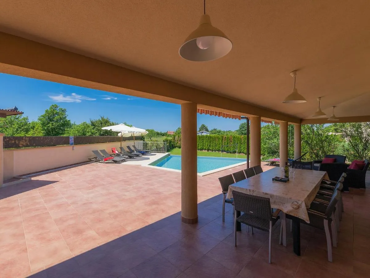 Šišan Holiday Home Andrea - Pul463 By Interhome
